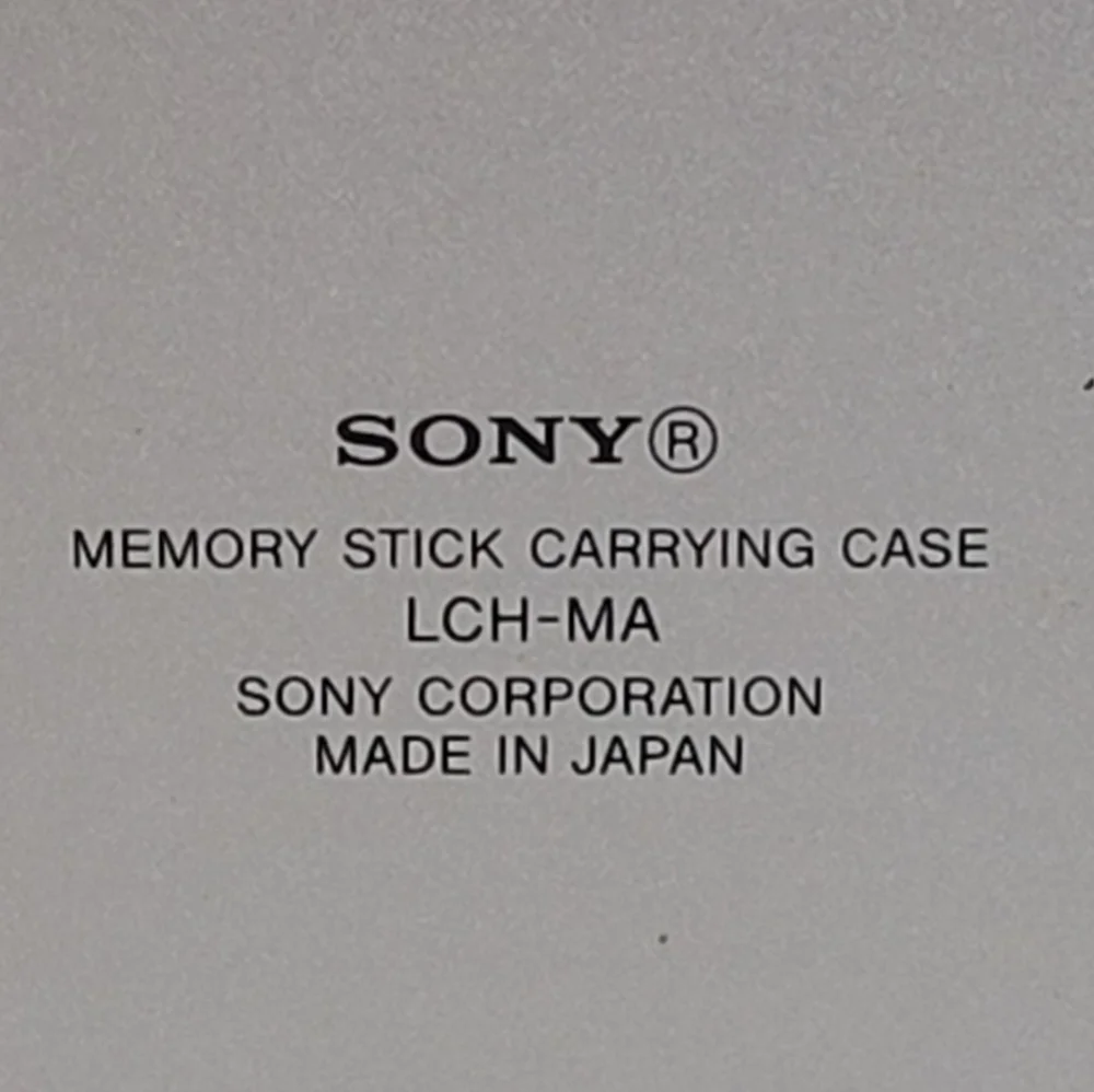 Sony LCH-MA Memory Stick Aluminum Carrying Case Holds 8 Sticks/Duo Format Cards.